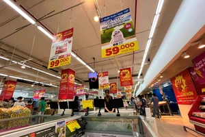 Gà ngoại giá rẻ đang 'giết chết' gà trong nước