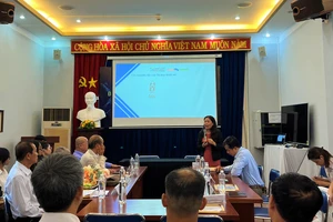 Chuyên gia chia sẻ tại hội nghị