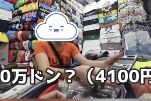 Sạp ở chợ Bến Thành nói thách 700.000 đồng/3 đôi tất ngừng bán từ 25-8