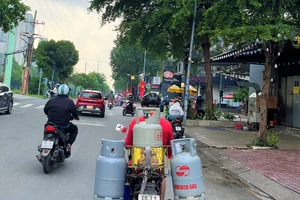 Giá gas đồng loạt tăng 33.000 đồng từ ngay mai.ẢNH: TÚ UYÊN