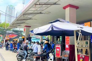 Học phí, xăng dầu, gạo... đẩy chỉ số giá tiêu dùng tăng 