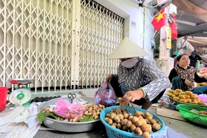 Cử tri phản ánh gặp khó khăn do giá hàng thiết yếu tăng cao theo lương