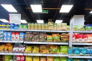 Các loại đường bày bán ở siêu thị. ẢNH: TÚ UYÊN 