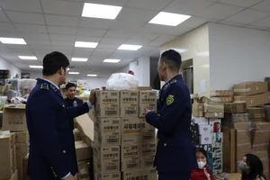 Đột kích kho hàng ở biệt thự 5 tầng của 'hotgirl' nổi tiếng livestream chốt ngàn đơn hàng/ngày