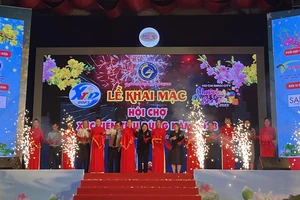 Mì thanh long 'nổi sóng' từ mạng xã hội đến hội chợ tiêu dùng ở TP.HCM