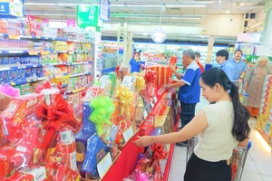 Có siêu thị bán được hơn 70 tỉ đồng giỏ quà tết 