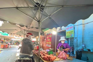 Các chợ vắng khách. ẢNH: TÚ UYÊN