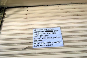 Quản lý thị trường TP.HCM nói gì về việc các tiệm vàng cửa đóng then cài?