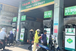 Tháng 4 chỉ số giá nhóm giao thông tăng cao nhất chủ yếu do giá xăng tăng. Ảnh: TÚ UYÊN