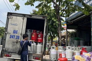 Giá gas tiếp tục tăng thêm 7.000 đồng/bình 12kg