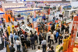 Khách tham quan triển lãm ngành bao bì