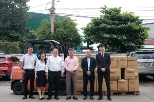 Hai container hàng Việt trị giá 70.000 USD được bán sang Mỹ