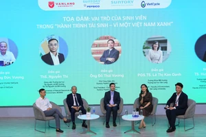 Các diễn giả chia sẻ tại hội thảo. Ảnh: TÚ UYÊN