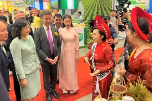 Ký xuất khẩu 1 container phở 30.000 USD sang Hàn Quốc ngay tại triển lãm