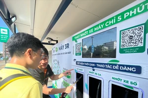 Bất ngờ với máy thay nhớt tự động cho xe máy xuất hiện ở siêu thị