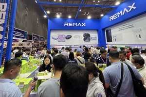 Gần 300 doanh nghiệp giới thiệu sản phẩm điện tử và thiết bị thông minh tại TP.HCM