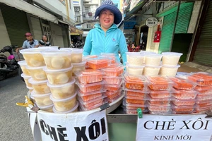 Tết Đoan Ngọ 2025: Chợ truyền thống nhộn nhịp, siêu thị tung ưu đãi hút khách