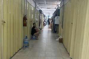 Cảnh khác thường tại Trung tâm Thương mại Saigon Square và An Đông 