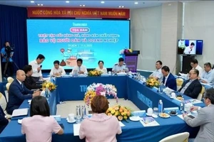 Hàng xách tay đang "phá" doanh nghiệp