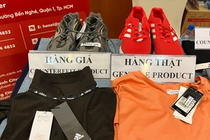 Ma trận hàng giả với mũ bảo hiểm 42.000 đồng, yến sào từ bột rau câu...