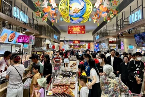 Lượng khách đến siêu thị mua sắm vui chơi trong kỳ nghỉ Lễ 2-9 tăng đột biến 