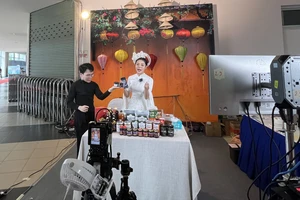 Người nổi tiếng khoe các phiên livestream tiền tỉ dần biến mất: Vì sao?