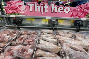 Thịt heo nhập khẩu tăng 158%, người chăn nuôi trong nước lao đao