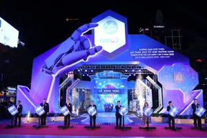 Hàng loạt công nghệ AI, bán dẫn trình diễn tại phố đi bộ Nguyễn Huệ