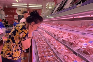 'Trend' tai heo cuộn bắp bò đẩy giá tai heo tăng lên mức kỷ lục 170.000 đồng/kg