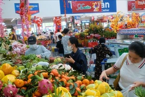 Thị trường ngày 25 tháng Chạp: Sức mua sắm Tết tại các siêu thị tăng vọt 