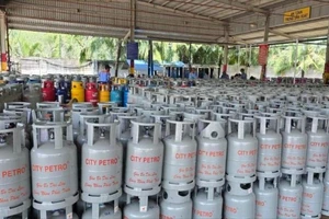 Giá gas tăng 30.000 đồng/bình 12kg