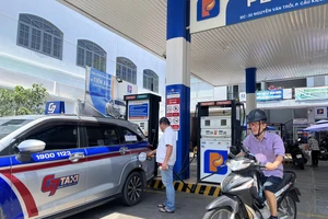 Nhà kinh doanh cố gắng trì hoãn tăng giá hàng hóa, đề xuất nhanh chóng miễn giảm thuế, phí 