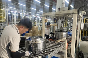 Lãi suất cho vay một số lĩnh vực lên đến 15%, đề xuất giảm 