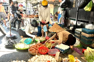 Giao dịch dưới 200.000 đồng tại chợ, hộ kinh doanh có phải xuất hóa đơn từng lần bán? 
