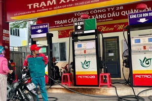 Giá xăng E10 có thể giảm đến 3.000 đồng/lít nếu được tiếp sức bằng ưu đãi thuế