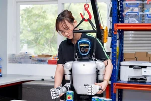 HEINEKEN Việt Nam cùng Trường Đại học Bách Khoa nghiên cứu đưa robot hình người vào sản xuất