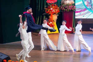 Gen Z với màn tốt nghiệp có một không hai 