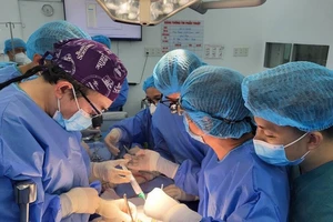 Bệnh viện Thống Nhất lần đầu ghép thận cho 2 thiếu niên 17 tuổi