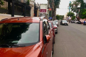 Gửi xe ở bãi bị trộm phụ tùng, bãi xe có phải chịu trách nhiệm?