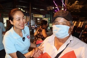 Đêm giao thừa thầm lặng của những người không Tết