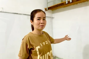 Chủ trọ, người bán hàng xoay xở đủ cách vì công nhân nghỉ việc