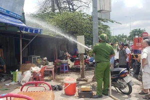 Hỏa hoạn, sập tường tại tiệm sửa xe ở Thủ Đức