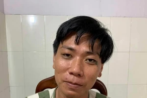 Tạm giữ hình sự nam bảo vệ dâm ô trẻ em 