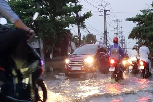 TP.HCM: Triều cường gây ngập trên diện rộng