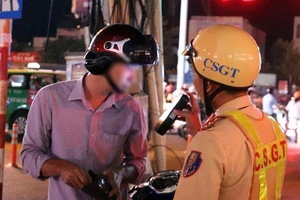 Nhà hàng, quán nhậu tung chiêu giữ khách sau Nghị định 100