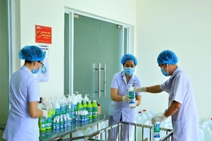Bệnh viện 7A sản xuất thành công dung dịch sát khuẩn loại mới