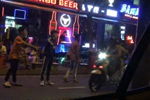 Gò Vấp xử lý các Beer Club tràn ra đường Phạm Văn Đồng