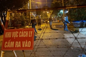 Hình ảnh phong tỏa tuyến đường ở Thủ Đức có người nghi nhiễm