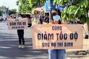 Có một nhóm tình nguyện mùa thi như thế