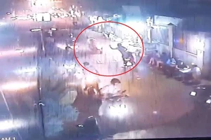 Quận 7: Thanh niên bị nhóm người lạ mặt lao vào đánh gãy mũi